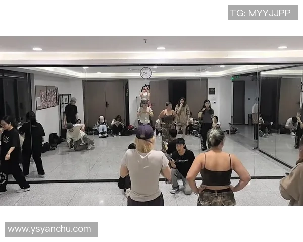 重庆街舞队与西安街舞队赛后状态分析与表现对比